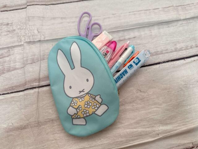 ステーショナリーを収納。ハサミや定規なども収納できるサイズ感がGood！