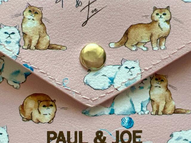 フラップボタンのカラーはゴールド