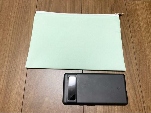 【ザ・カハラ・ホテル＆リゾート ALOHAマルチトートバッグ】スマートフォンよりも大きめサイズ