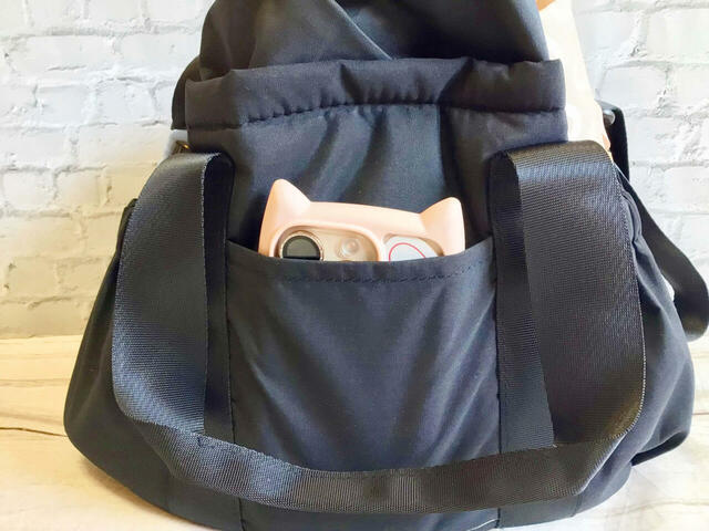 1のフロントポケットはスマホを入れるとちょうどいいサイズ感♪