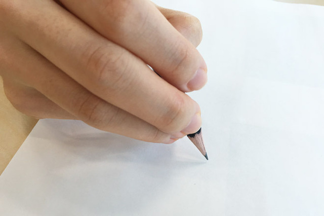 【間違った持ち方例】３本握りこむ持ち方