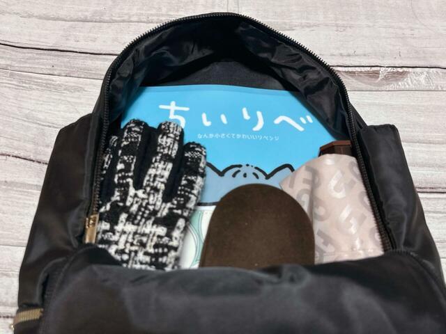 メイン収納は大容量!嵩張る折り畳み傘などを収納