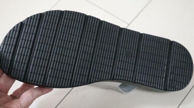 【GLOBAL WORK らくっションストラップサンダル】アウトドアサンダルのようなごつごつ感はなく、街歩きにもぴったりなバランス感◎