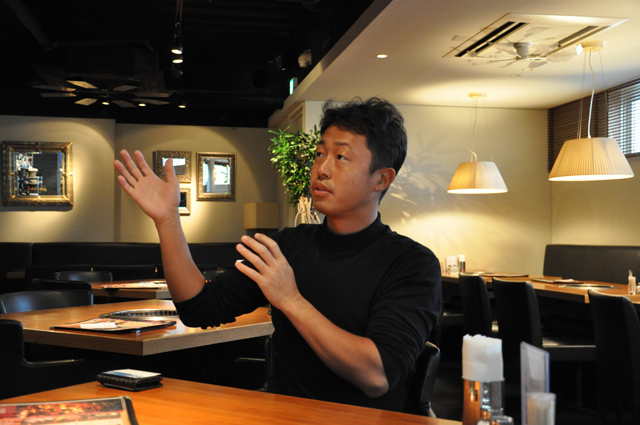 スタッフの塩瀬さん（熟成焼肉 匠家（たくみや）33）