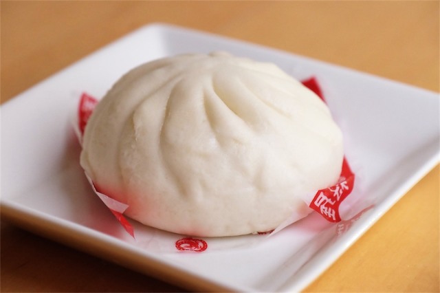 セブンイレブン「ジューシー肉まん」。税込み120円。233kcal。