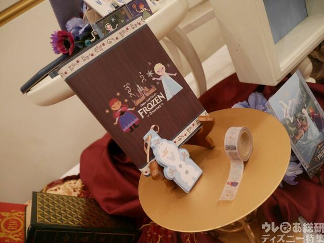 ステーショナリーセット 1,300円｜「アナとエルサのフローズンジャーニー」をテーマにしたグッズ｜東京ディズニーシー新テーマポート「ファンタジースプリングス」｜販売店舗：東京ディズニーシー「エンポーリオ」｜発売日：2024年5月28日（火）
