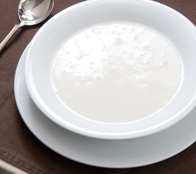 関西とんかつの名店8／ニューとん助本舗（西心斎橋）　パンチの効いたニンニクポタージュスープ S — 250円