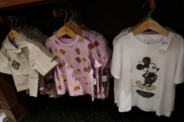 香港ディズニーランドグッズ ミスティックマナーのTシャツ