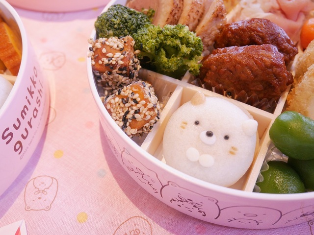 おせち・三段重「すみっコぐらし」｜ハニーマスタードチキンなど、子どもが好きなメニューがたくさん