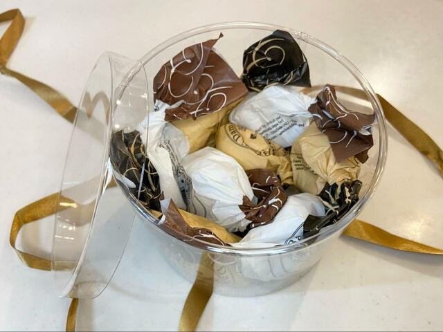 【DEAN & DELUCA リッパ バーチ ディ ダマ ヘーゼルナッツ×カカオ 8pcs】リボンを紐解いただけでも何だかゴージャス♪
