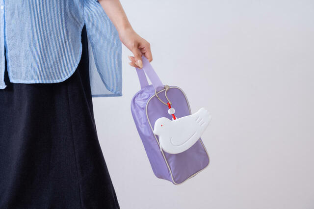 「バッグのワンポイントに！」＜価格：1,500円（税込）＞【これは魅力の限定商品！鳩サブレーを連れて歩けるシリコンポーチ「はとっこ」が、2026年8月10日より販売スタート！】