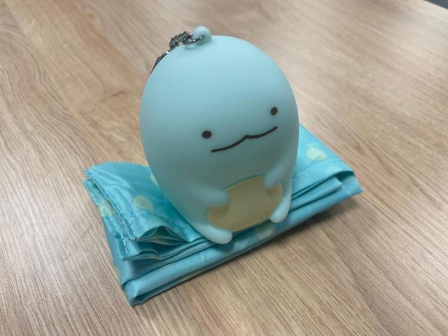 【すみっコぐらし10th BOOK とかげマスコットに入るマチひろバッグ】薄いので、たたみやすいのも嬉しいポイント