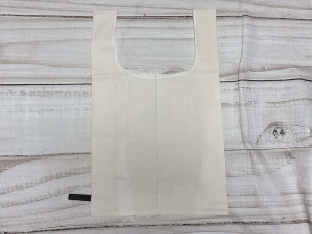 【kodomoe12月号付録】折りたたみ方。まずは裏返します