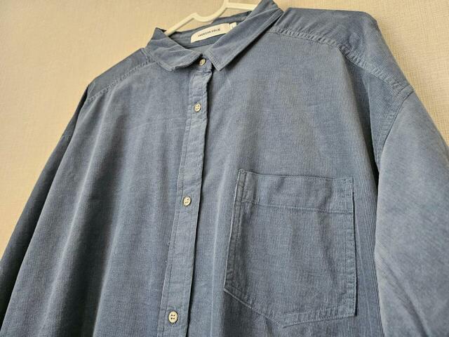 【AMERICANHOLIC コーデュロイシャツワンピース】カラーはチャコールグレー、グレーベージュ、ブラウン、ブルーの4展開。使いやすい色味が揃います