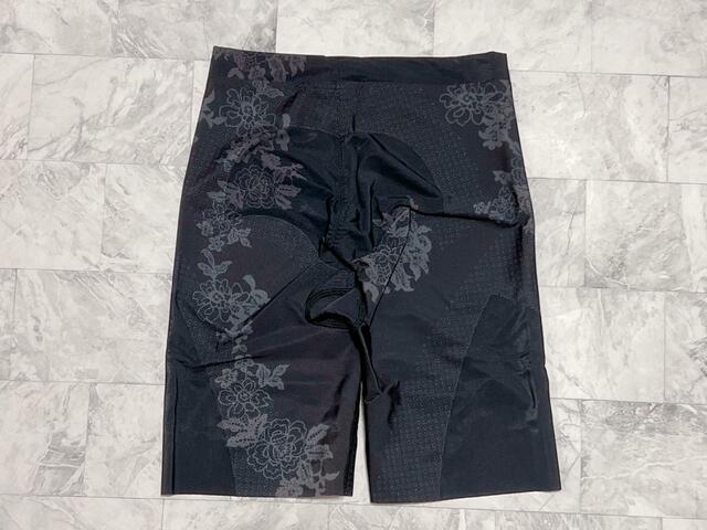 【PEACH JOHN】バックスタイルの中心はゴムギャザー入りなので、ヒップを引き上げてくれます！