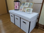 【アイリスオーヤマ　3WAY 引き出し収納ボックス】引き出し収納時はスツールとしては使えないため、写真立てやお花を飾ってみました◎