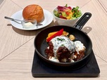 【よつ葉ミルクプレイス】「北海道産合い挽き肉のデミグラスハンバーグ とろけるチーズソース」のランチセット