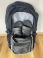 【adidas チーム バックパック 35 L】前面には大きなシューズポケットを装備。汚れが気になる子どもの靴やジム用シューズなどを、メインの荷室と分けて収納できます
