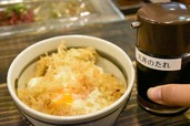 天丼のたれをかけて食べる