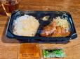 【ガスト　ひれかつ弁当】こちらは四角い容器で提供されます