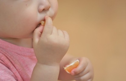 子どもが伸びる 手づかみ食べ いつから始めればいい うれしい効果と注意点 1 3 ハピママ