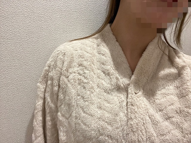 【マシュマロフィールラウンジセット(長袖)(ケーブル)+E】前開きボタンで脱ぎ着しやすい