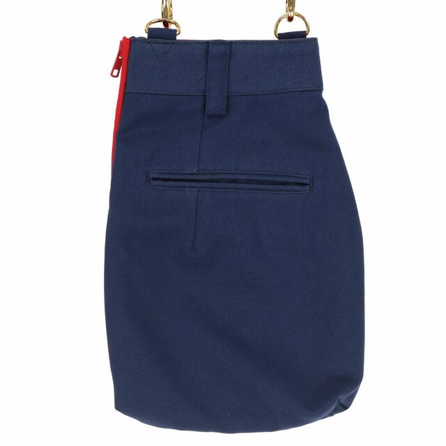 ショルダーバッグ 19,000円|サイズ:(本体)縦約30×横約18cm、(ストラップ)⾧さ約64~120cm|東京ディズニーリゾート・サーキュレーティングスマイル|販売日:2023年6月22日(木)|販売店舗:東京ディズニーランド「アドベンチャーランド・バザール」、東京ディズニーシー「スチームボート・ミッキーズ」