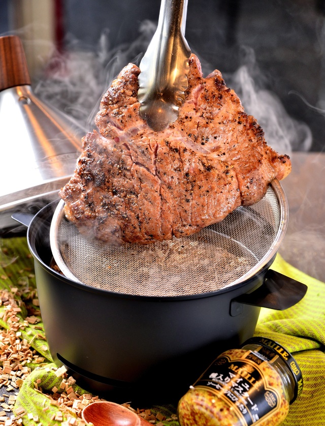 自分好みの燻製肉が楽しめる「俺の燻製」