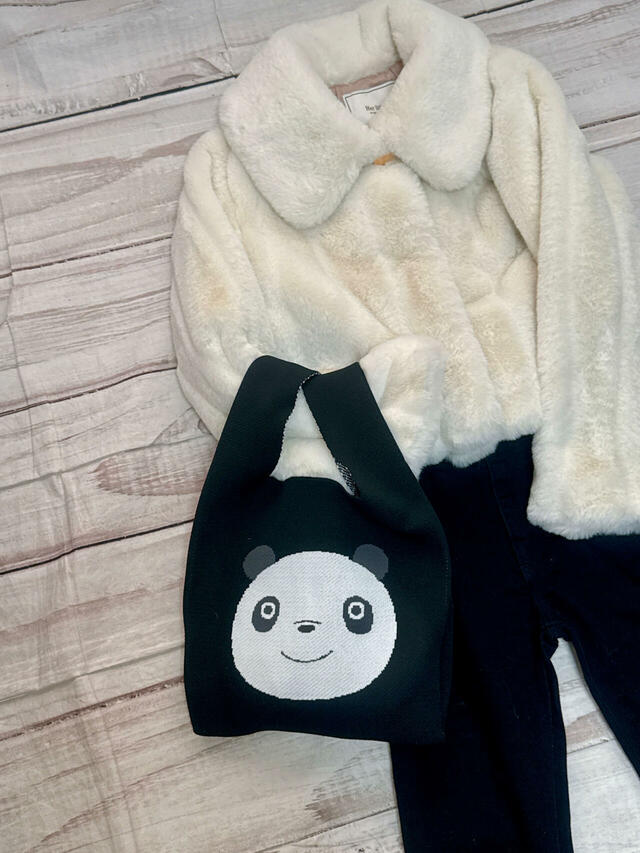 ファーコートにブラックスキニーコーデに持ってもキュート!