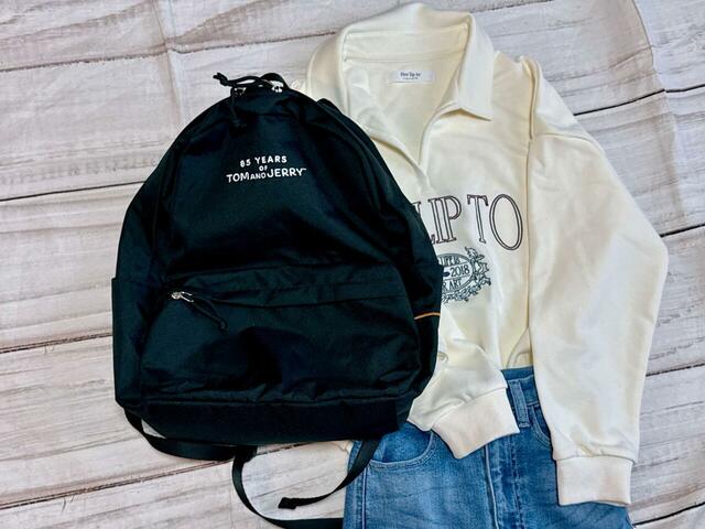 ポロスウェットとトレンドのセミフレアデニムを合わせてみました♪