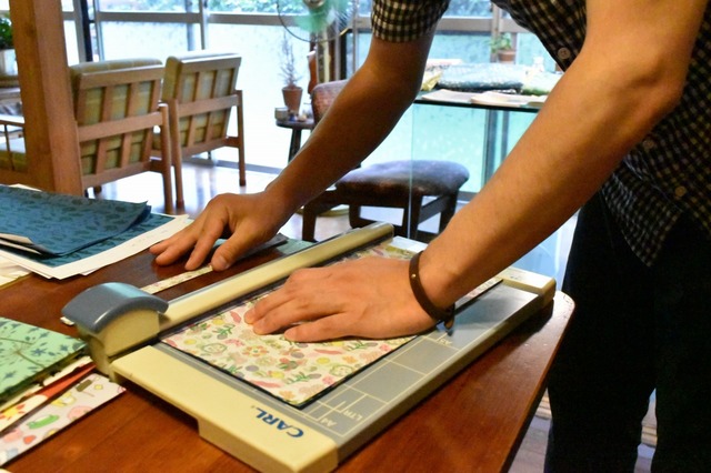 プリントした紙を均等にカットする