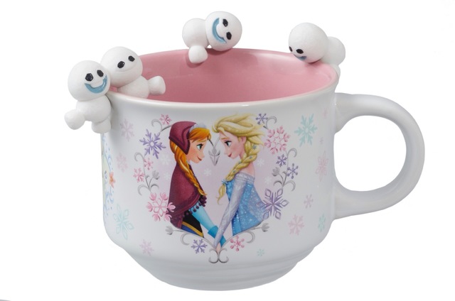 フィギュアリン（スノーギース）¥1,500 ※左：高さ約3cm、中：高さ約1.5cm、右：高さ約2.5cm（3個セット）マグ ¥1,300 ※直径約10×高さ約8.5cm｜東京ディズニーランド「アナとエルサのフローズンファンタジー」（2017年）スペシャルグッズ