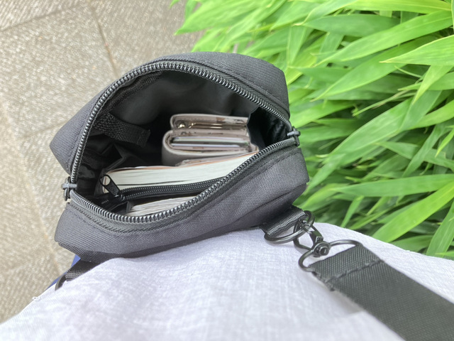 【『SNOOPY JOE COOL めっちゃ整う！オールインショルダーバッグ BOOK』（宝島社）】実際に着用して出かけてみました。思った以上に使いやすいです。