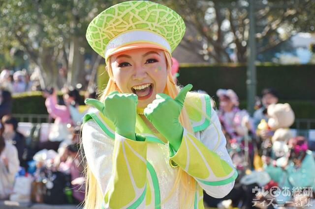 東京ディズニーランド「イッツ・ア・スウィーツフルタイム！」の模様：「ディズニー・パルパルーザ」第3弾「ヴァネロペのスウィーツ・ポップ・ワールド」