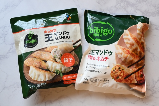 「bibigo 王マンドゥ 肉＆野菜」「bibigo 王マンドゥ肉＆キムチ」各350g ￥605（税込み）