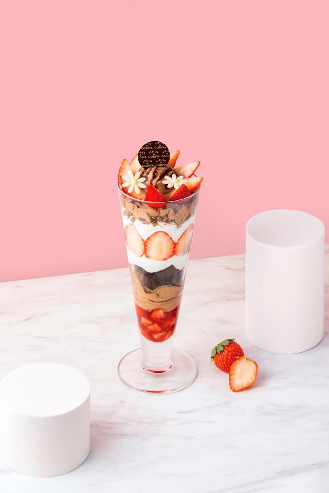 「パルフェ フレーズ 」＜イートイン/2,420円＞【アトリエ ドゥ ゴディバの ホワイトデー＆スプリングスイーツ】