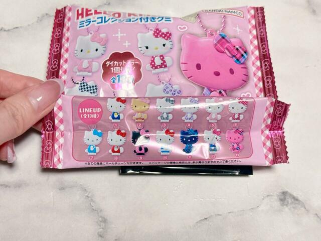 ミラーコレクションは、ラインナップすべてがハローキティデザイン。全13種類です