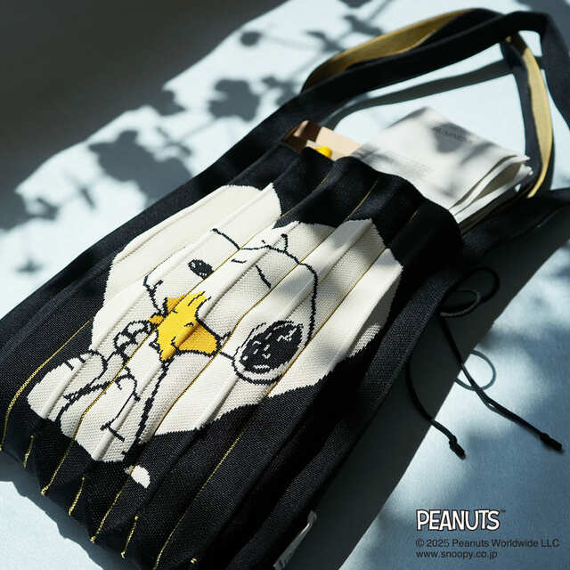 【JOSEPH AND STACEY×PEANUTS／ラッキープリーツニット_Hug】仲良しのスヌーピーとウッドストックに癒される♪色違いでクリームもあります