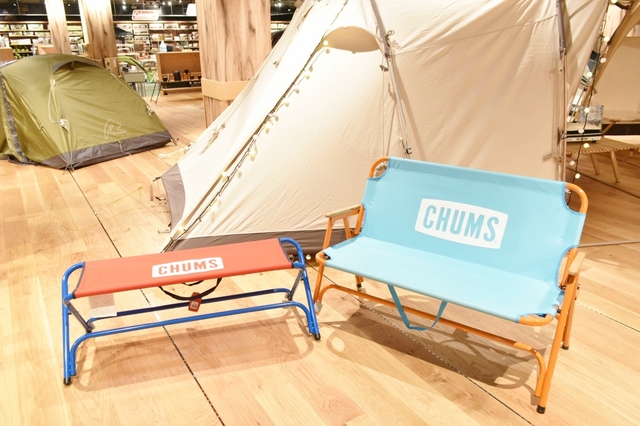 ポップなカラーがカワイイチャムスの「ベンチ」。