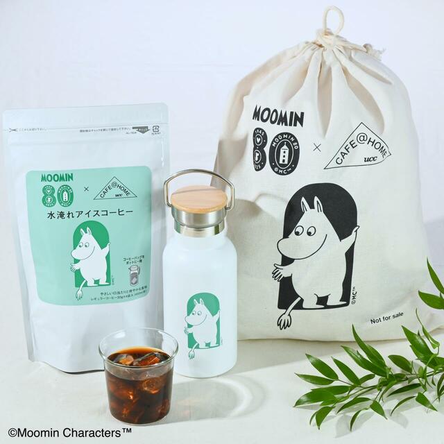 「【数量限定】オリジナル巾着付き CAFE@HOME ムーミン谷 水淹れアイスコーヒー&ボトルセット」＜価格：4,400円（税込）＞ 【ムーミンオリジナル巾着＆ボトル付きも！数量限定『CAFE@HOME ムーミン谷 水淹れアイスコーヒー』発売スタート！】