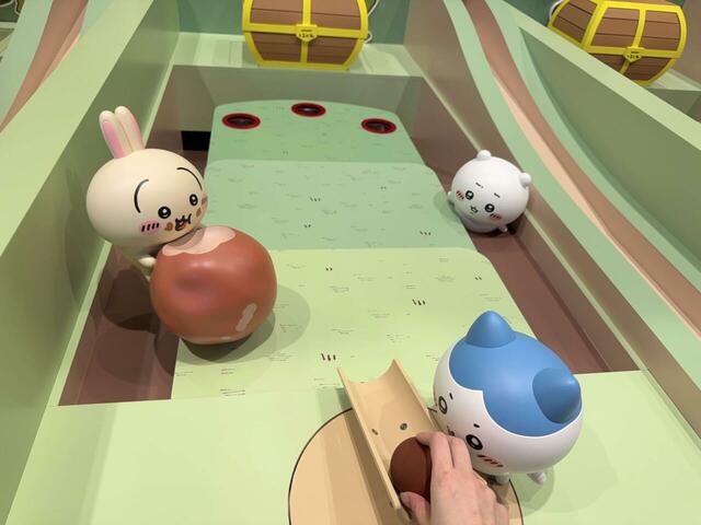 ボールを転がして穴を狙います。3回挑戦できましたが、難易度が高く失敗…！