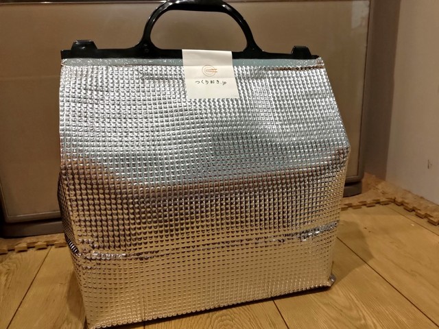 【つくりおき.jp】保冷バッグに入った状態で届きます