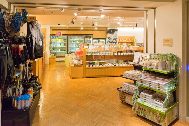 売店。軽井沢や周辺のお土産が豊富｜プレジデントリゾートホテル軽井沢