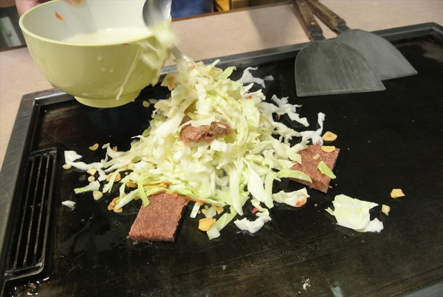 【もん鉄】コンビーフ・ガーリックチップもんじゃ