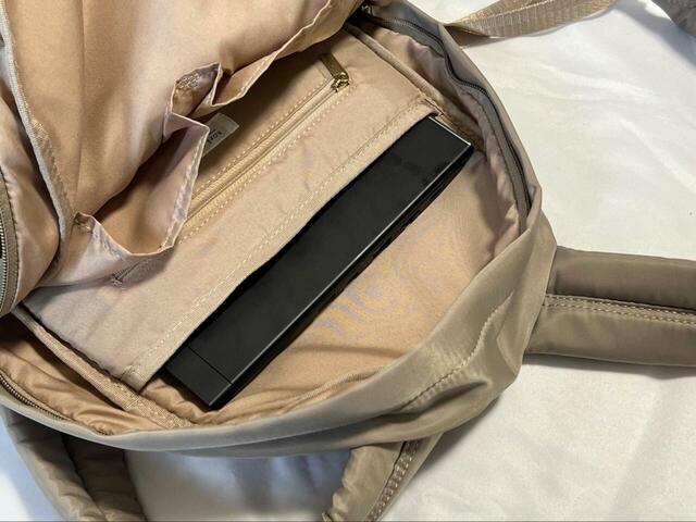 【ROPE’ PICNIC リサイクルポリエステルツイルリュック】実際にノートPCを入れるとこんな感じに