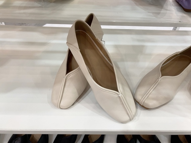 【ワークマン フラットシューズ】ブラックとホワイトがありました