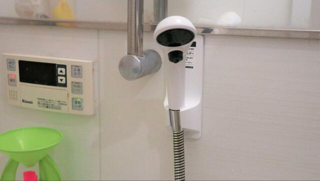 【ニトリ 浴室マグネットシャワーホルダー】低い位置で固定しておけば子どもにも最適