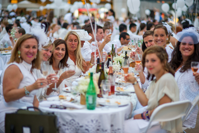 超優雅な“白”で統一されたパーティー「ディネ・アン・ブラン」