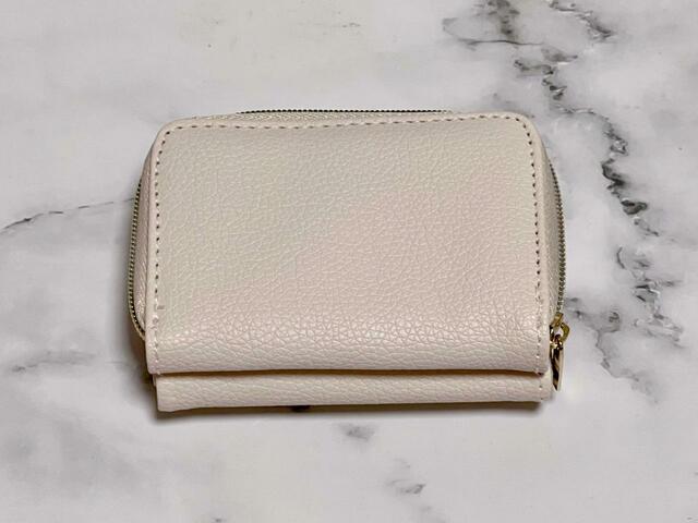 【sweet（スウィート）2月増刊号】背面にコイン入れが付いています