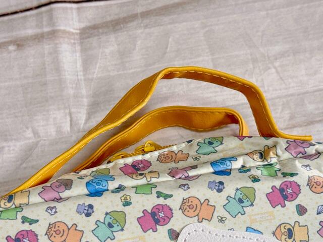 上部には持ち手が付いているので、持ち運びしやすいのも便利